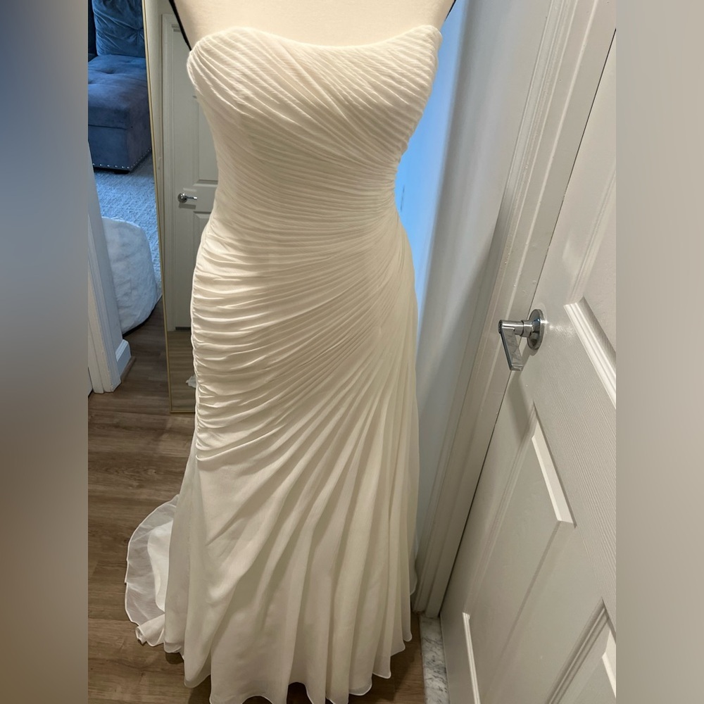 David’s Bridal Wedding Gown – Elegant Strapless White Mermaid Dress Size 2 $980 - Picture 5 of 17